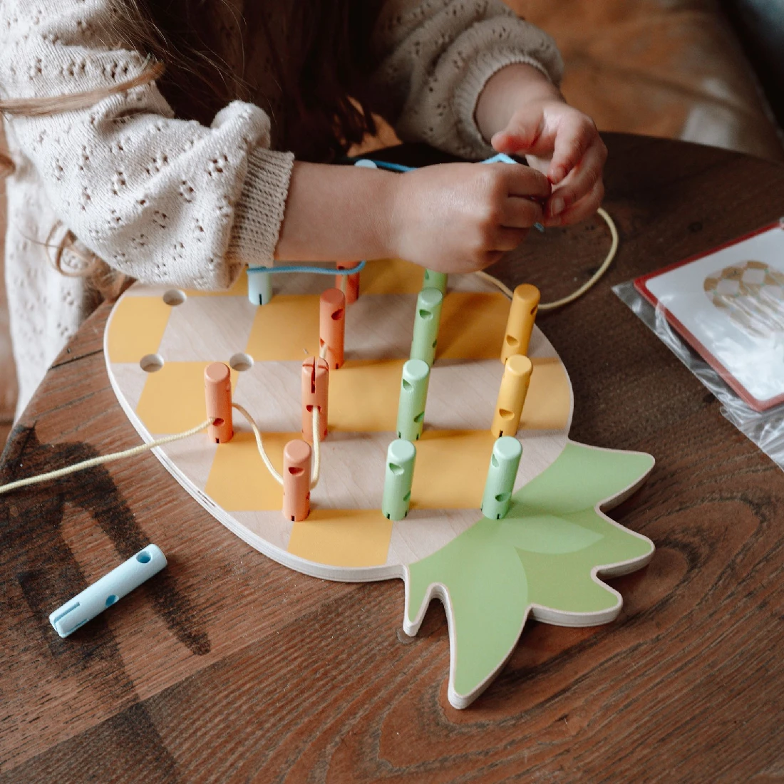 Classic World Pineapple Linking Game - Image 4